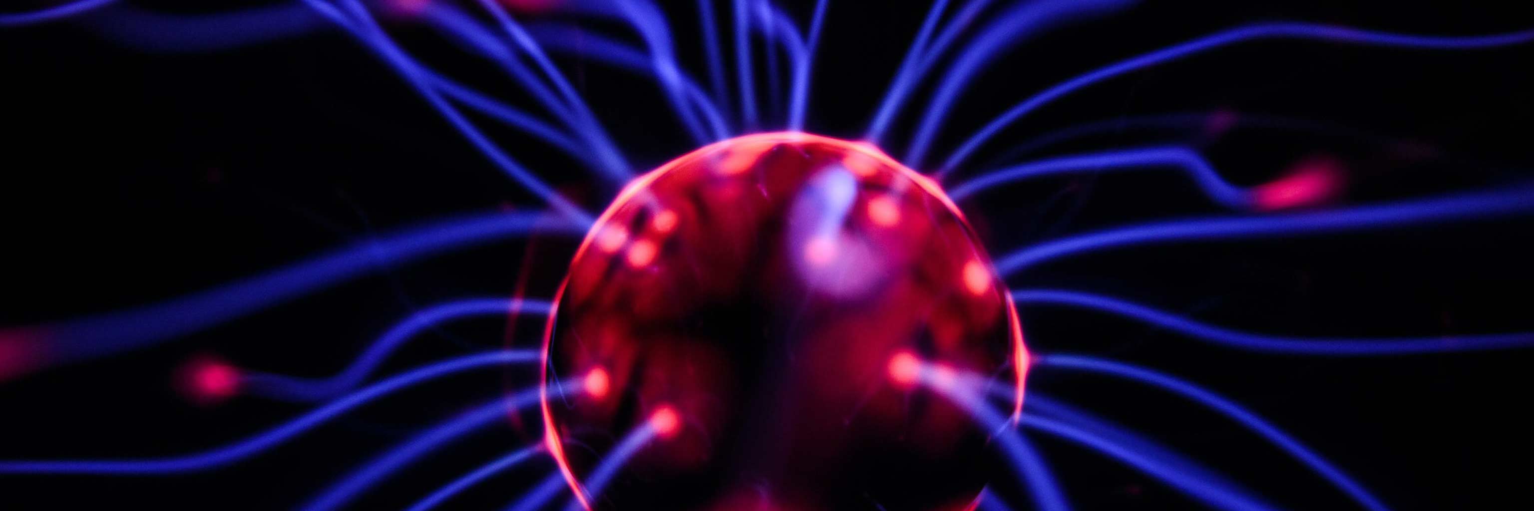 Close up of a microorganism with thin tentacle-like structures coming out of it.